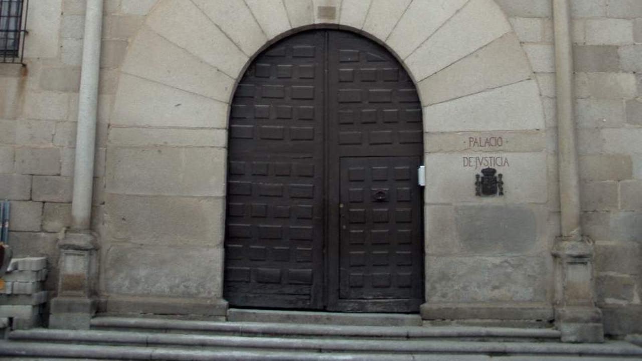 Piden 15 años de cárcel por agredir sexualmente a la hija de 10 años de su pareja en Ávila