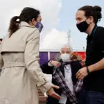 MADRID, 16/04/2021.- La ministra de Igualdad, Irene Montero (i), el líder de Unidas Podemos, Pablo Iglesias, y Boti García (c), directora general de Diversidad Sexual y Derechos LGTBi, durante el acto de precampaña de Podemos sobre derechos LGTBI hoy en Madrid. EFE/ Zipi