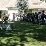 Rocío Jurado explica su estado de salud en los jardines de su casa de La Moraleja.