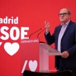 El candidato del PSOE a la Presidencia de la Comunidad de Madrid, Ángel Gabilondo, durante un acto de campaña en la sede del partido en Ferraz.