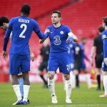 César Azpilicueta saluda a su compañero Rudiger