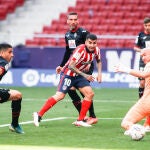 Ángel Correa firmó un doblete contra el Eibar.