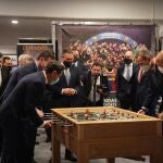 Partida de futbolín entre el Rey, Pedro Sánchez, Juanma Moreno y Javier Imbroda