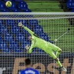Una de las grandes paradas de Courtois ante el Getafe