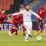 Basel (Switzerland), 14/11/2020.- Spain's Sergio Ramos (front) misses a penalty during the UEFA Nations League soccer match between Switzerland and Spain at St. Jakob-Park stadium in Basel, Switzerland, 14 November 2020. (España, Suiza, Basilea) EFE/EPA/ALESSANDRO DELLA VALLE