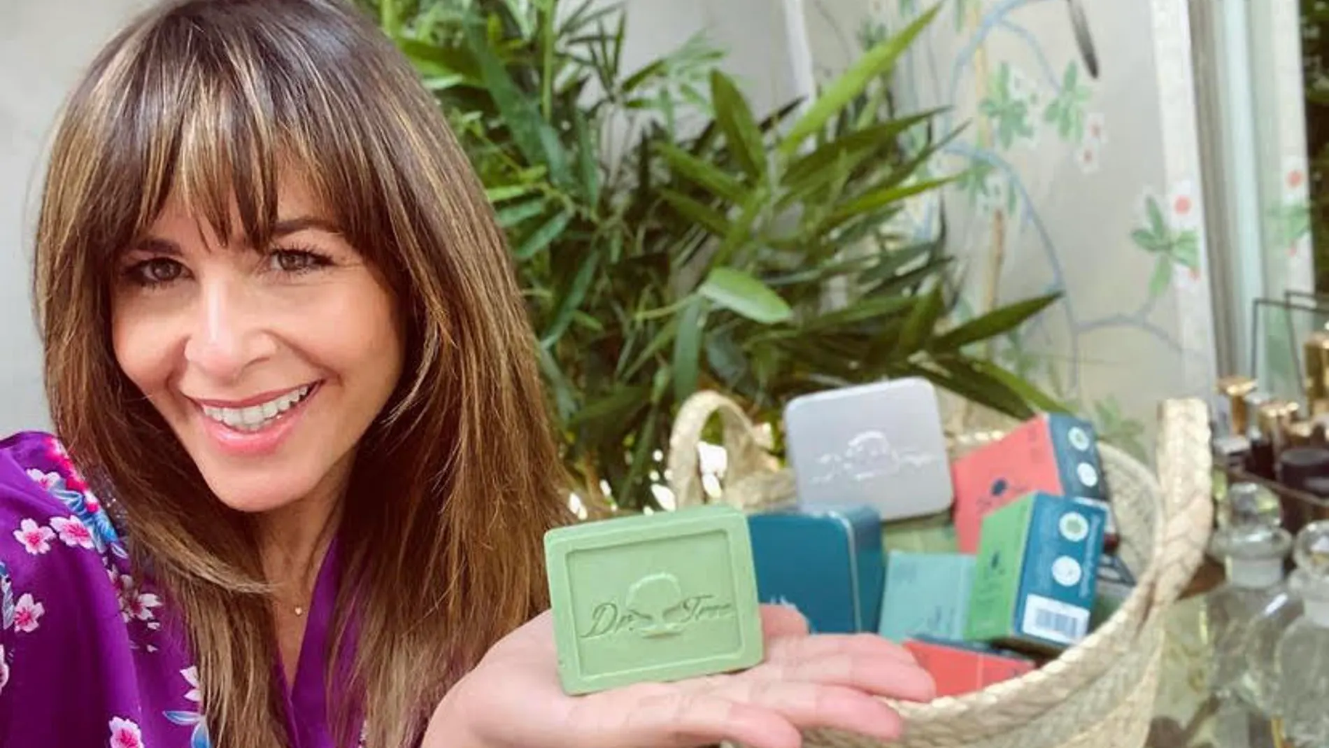 Nuria Roca con los geles sólidos de Dr.Tree