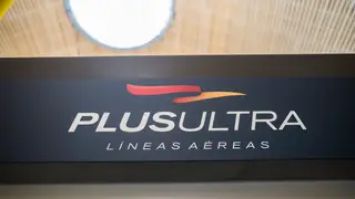 Un panel muestra información sobre vuelos de la aerolínea Plus Ultra, en el aeropuerto de Madrid-Barajas Adolfo Suárez Un panel muestra información sobre vuelos de la aerolínea Plus Ultra, en el aeropuerto de Madrid-Barajas Adolfo Suárez