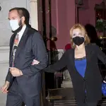 Tita Cervera y Borja Thyssen salen del restaurante donde han disfrutado de una cena con José María Michavila y Ángel Acebes. En Madrid (España) a 19 de abril de 2021.THYSSEN;RESTAURANTE;HORCHER;Óscar Ortiz / Europa Press19/04/2021