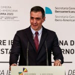 El presidente del Gobierno de España, Pedro Sánchez, comparece ante los medios de comunicación tras la celebración del pleno del XXVII Cumbre Iberoamericana