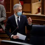 El ministro del Interior, Fernando Grande-Marlaska, ha recibido la cartao este jueves en la sede del Ministerio con matasellos de Correos del día 19 de abril.