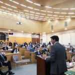 El vicepresidente de la Junta y consejero de Turismo, Juan Marín, durante su intervención en la mesa redonda de clausura del III Seminario Cátedra Peñarroya Turismo Costa del Sol
