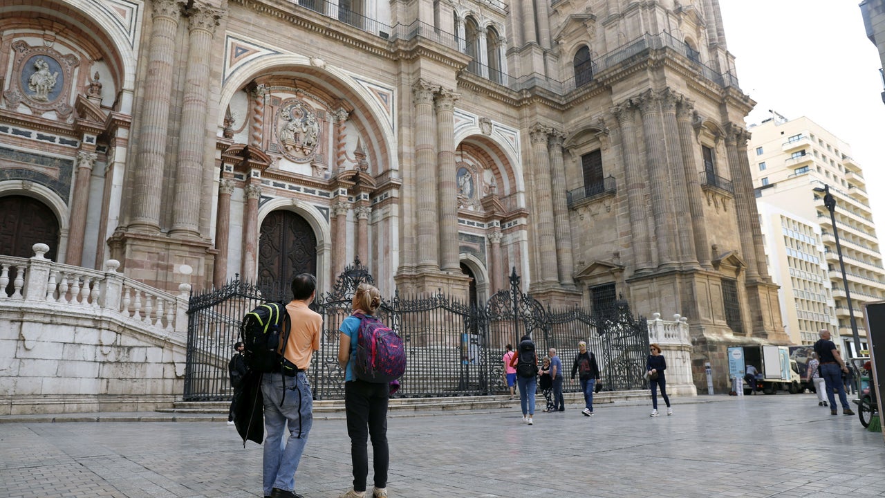 Hallan una pieza de casi 2.000 años y 200 kg de peso junto a la Catedral de Málaga