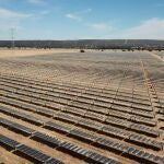 Imagen de la construcción de la planta fotovoltaica de Endesa en el municipio sevillano de Carmona