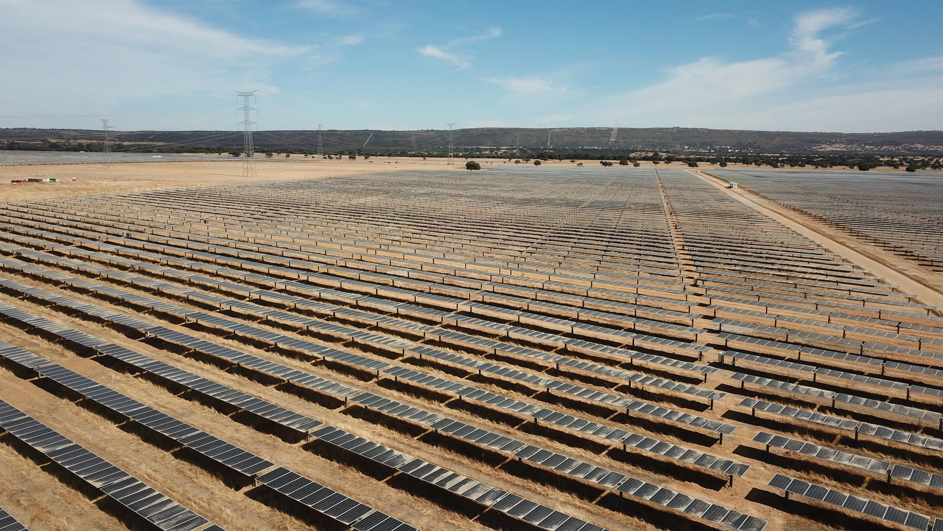 Imagen de la construcción de la planta fotovoltaica de Endesa en el municipio sevillano de Carmona