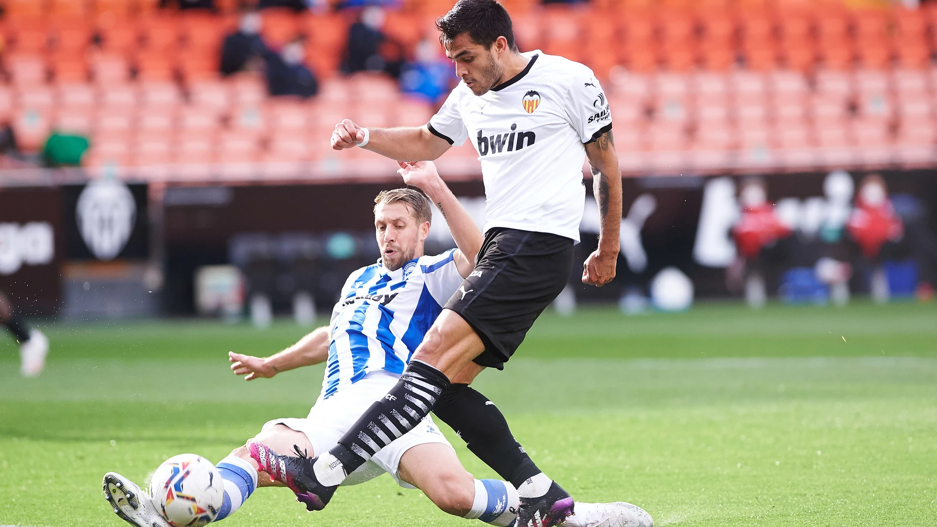 Florian Lejeune con el Alavés.