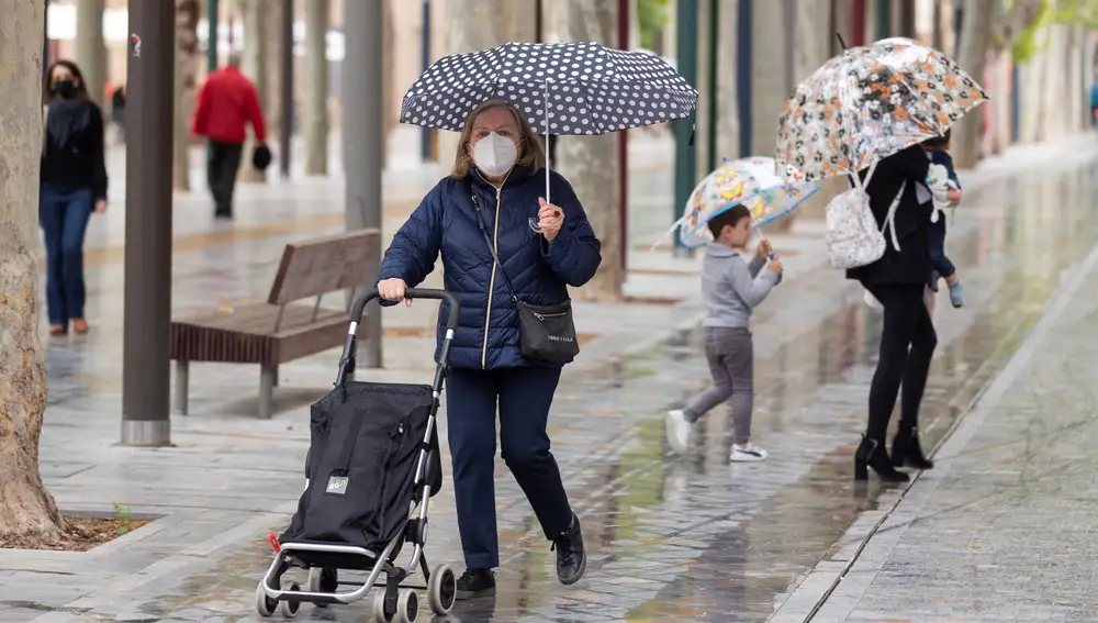 La Agencia Estatal de Meteorología (Aemet) prevé para este sábado cielos nubosos o cubiertos, con precipitaciones que irán remitiendo a partir de la tarde, y que pueden ir acompañadas de depósitos de barro