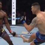 Chris Weidman, con la pierna rota en el combate ante Uriah Hall