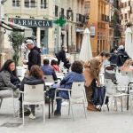 El tardeo (des)escalado y las cenas aceleradas pueden ser una recurrente tabla de salvación hasta llegar a la orilla del verano