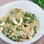 Pasta konjac con verduras y salsa de tahin y miso