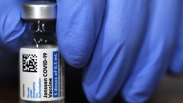Imagen de un vial de la vacuna de Janssen