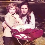Mónica García, candidata de Más Madrid a la Comunidad de Madrid, en una imagen de su infancia