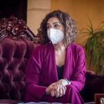 La ministra de Hacienda, María Jesús Montero, durante la visita realizada al Ayuntamiento de Rota (Cádiz)