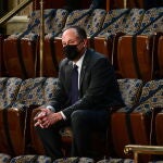 Doug Emhoff, antes del discurso de Joe Biden en el Congreso