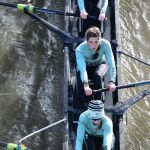 Adriana, en un entrenamiento con el equipo de remo Cambridge que siempre viste de azul claro