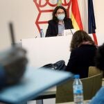 La vicepresidenta y portavoz del Consell, Mónica Oltra, durante la rueda de prensa posterior a la sesión plenaria semanal que ha celebrado el Gobierno de la Generalitat este viernes