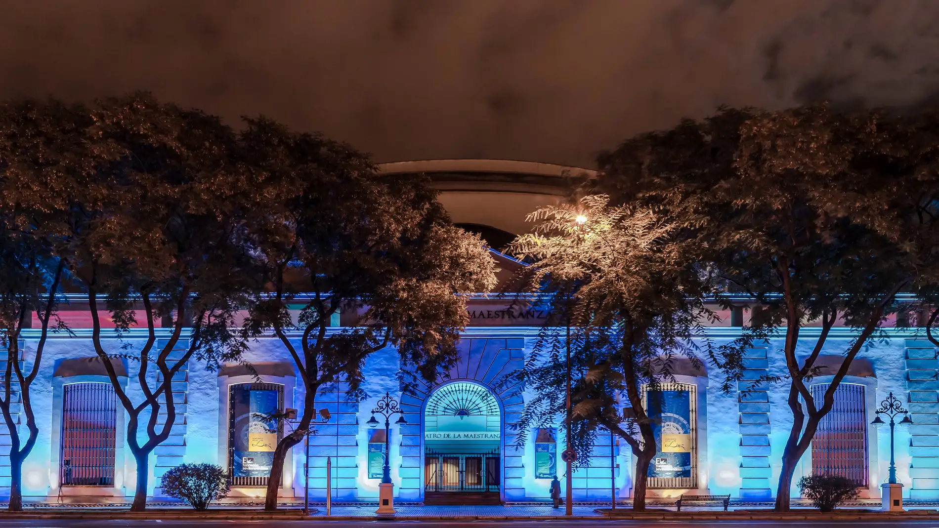 Teatro de la Maestranza iluminado