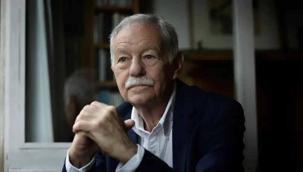 El escritor Eduardo Mendoza publica "Transbordo en Moscú"