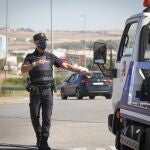 Control policial para garantizar el cierre perimetral, en una foto de archivo
