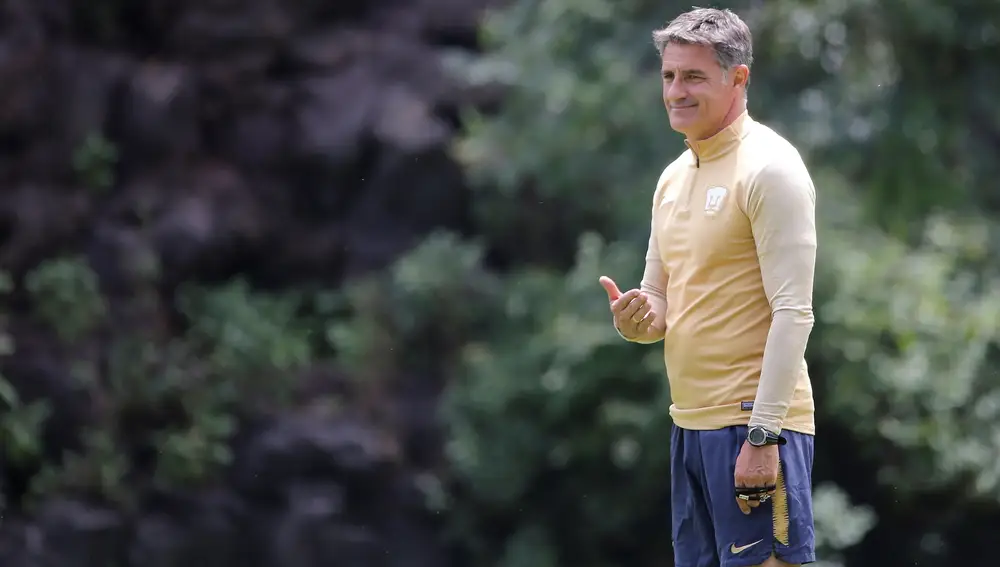 Míchel, durante su etapa como entrenador de Pumas.