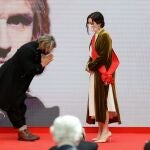 La presidenta de la Comunidad de Madrid, Isabel Díaz Ayuso, hace entrega de la Gran Cruz de la Orden del Dos de Mayo al músico Nacho Cano.