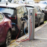 Vehículos eléctricos en puntos de recarga