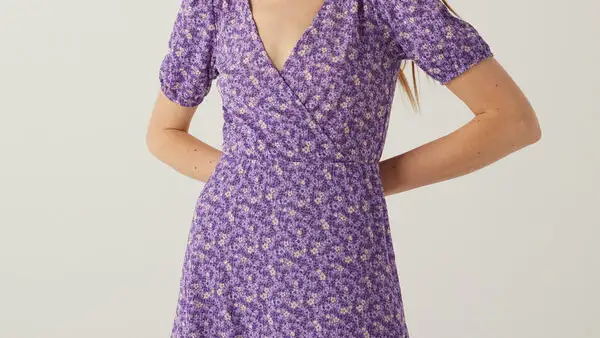 Vestido corto flores.