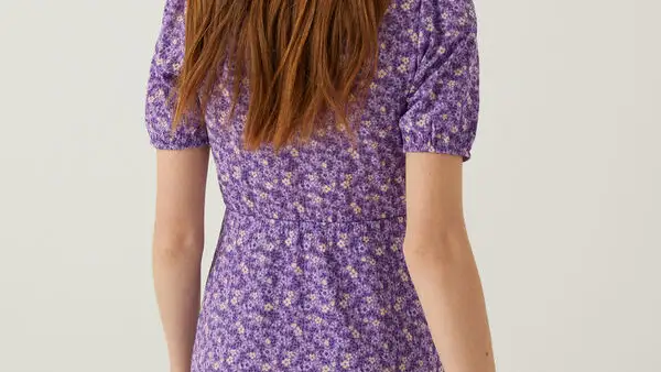 Vestido corto flores.