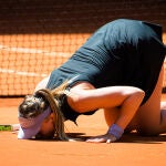 Paula Badosa besó la tierra de Madrid tras derritar a Bencic en cuartos de final