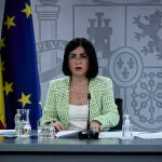 La ministra de Sanidad, Carolina Darias, durante una rueda de prensa tras la reunión del Consejo Interterritorial del Sistema Nacional de Salud