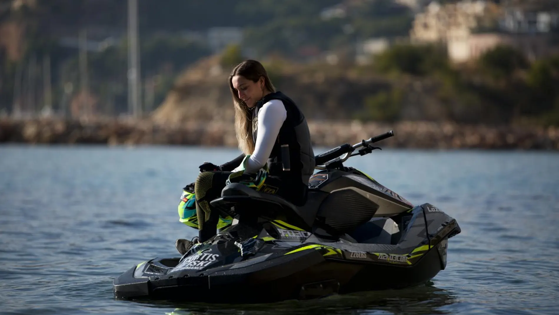 Cristina Lazarraga participa en el campeonato de España de motos de agua