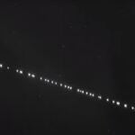 Imagen de los satélites Starlink, de SpaceX, vistos desde Holanda en 2019