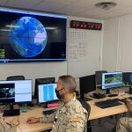 Efectivos del Ejército del Aire en el Centro de Operaciones de Vigilancia Espacial (COVE)