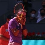Nadal se lamenta tras fallar un punto en su partido de cuartos de final del Mutua Madrid Open ante Zverev