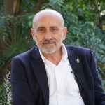 Luis Ángel Hierro aspira a lograr los avales para competir por la secretaría general del PSOE-A