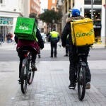 "Riders" de Uber y Glovo por el centro de Madrid