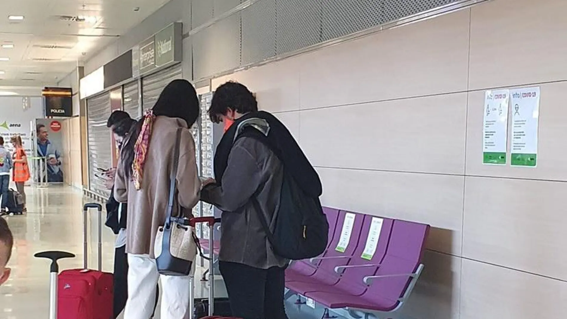 Victoria Federica y Jorge Bárcenas, en el aeropuerto de Barajas