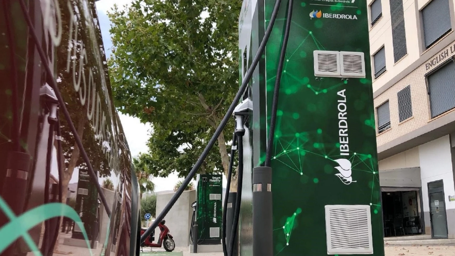 Iberdrola prevé la instalación de cientos de cargadores eléctricos en Castilla y León