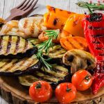 Preparar platos y condimentos con vegetales es muy recomendable para dar más opciones a nuestros comensales