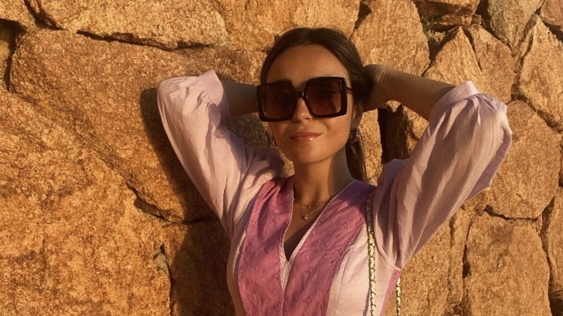 La influencer Inés Arroyo con peto de Laagam/ Instagram @ines_arroyo