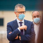 El consejero de Salud de Murcia, Juan José Pedreño, durante una visita a un nuevo punto de vacunación en Cartagena